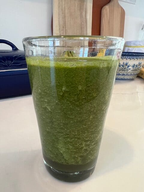 Picture of a pint glass filled with Kale & Citrus Green Juice.
